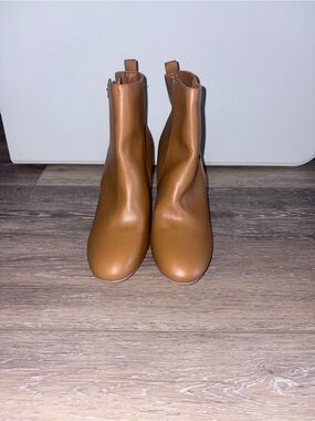 Qupid Tan Ankle Booties Block Heel Zip Up Women’s Size 8.5